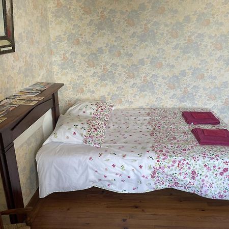 B&B Chambres D'Hotes Ferme Mahyas Saint-Jean-de-Savigny Exterior foto