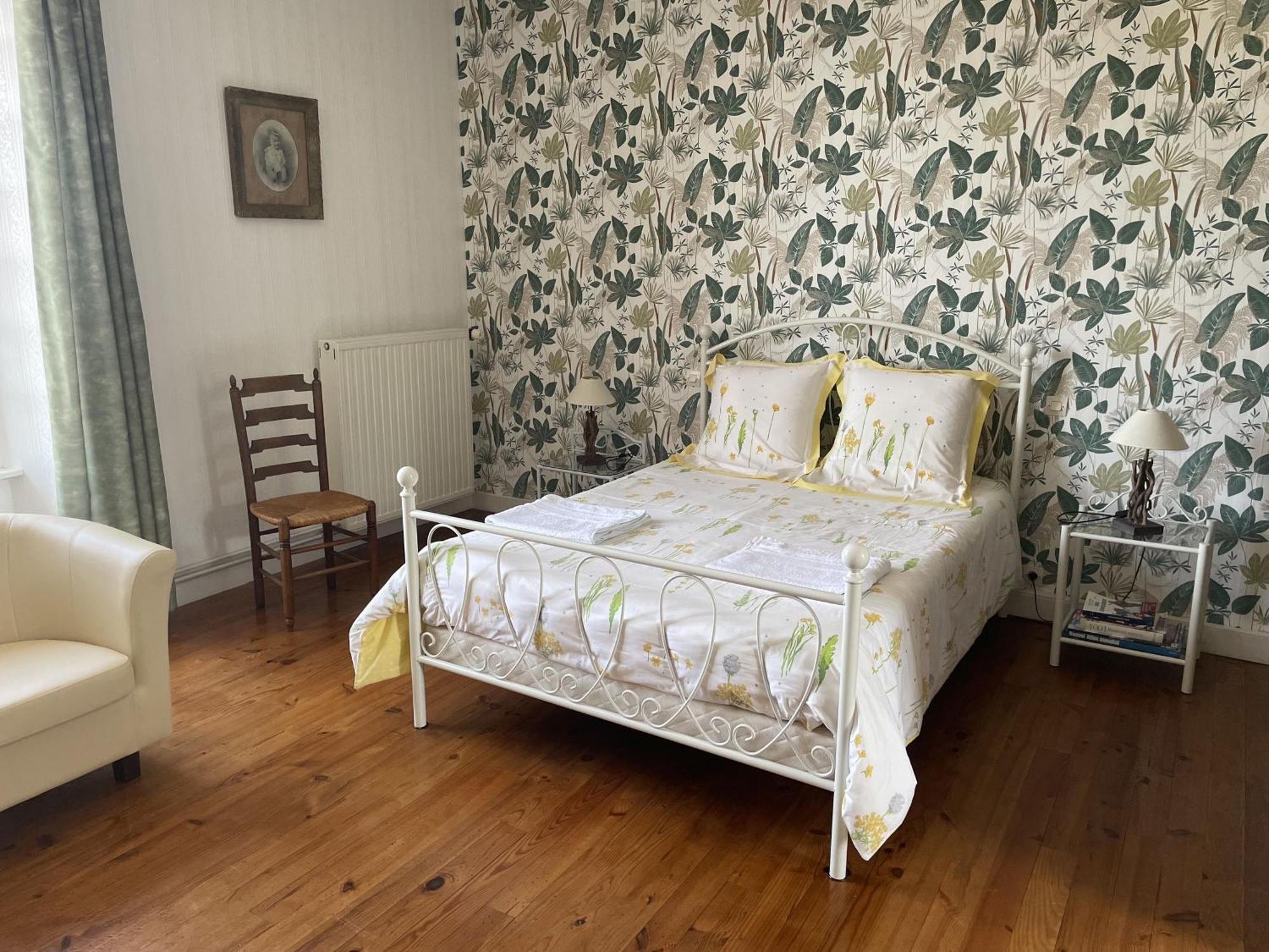 B&B Chambres D'Hotes Ferme Mahyas Saint-Jean-de-Savigny Exterior foto